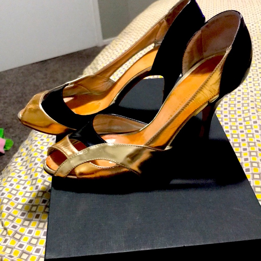 Black and gold 4” heels.